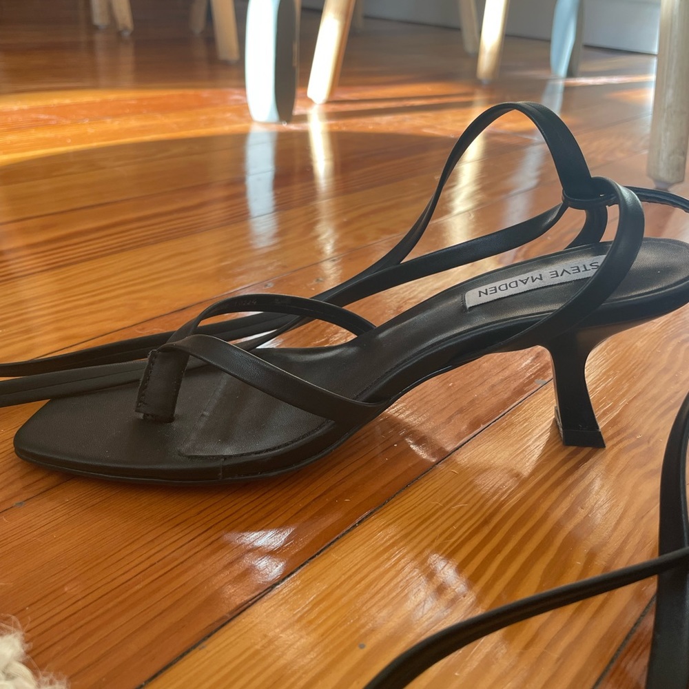 Steve Madden black wrap up sandal